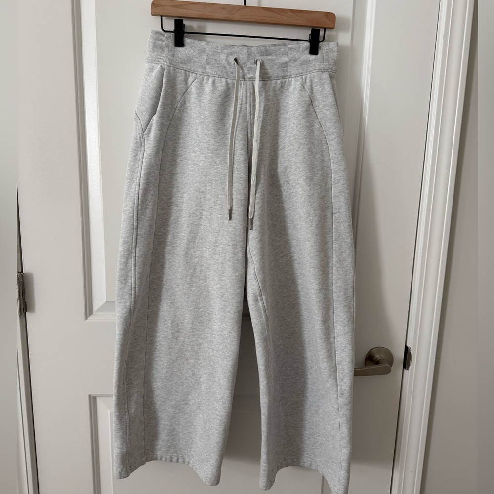Women’s Lululemon Sweatpants Size 6 - Picture 3 of 7
